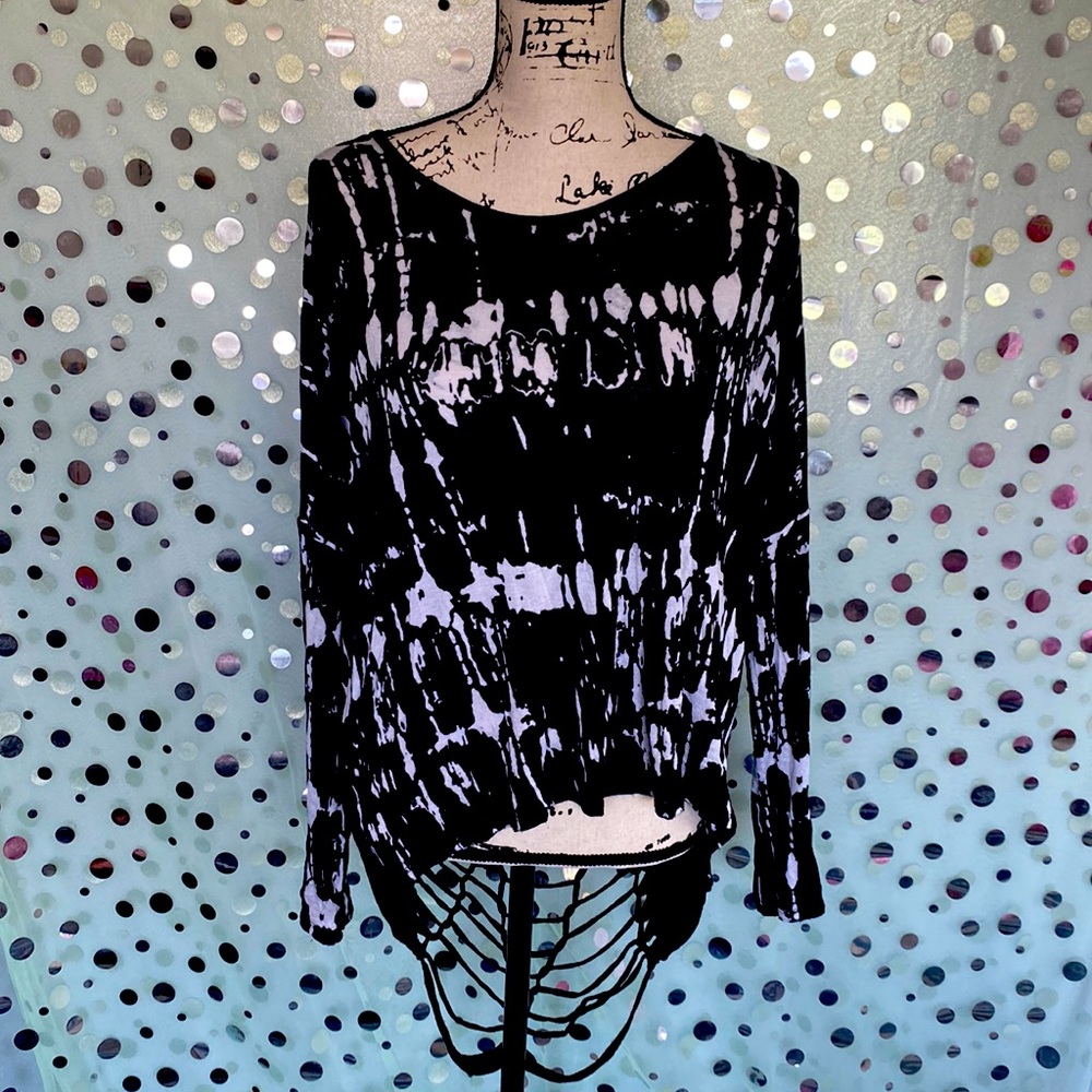 Arden B long- sleeved shirt Black and White with cut-out back
